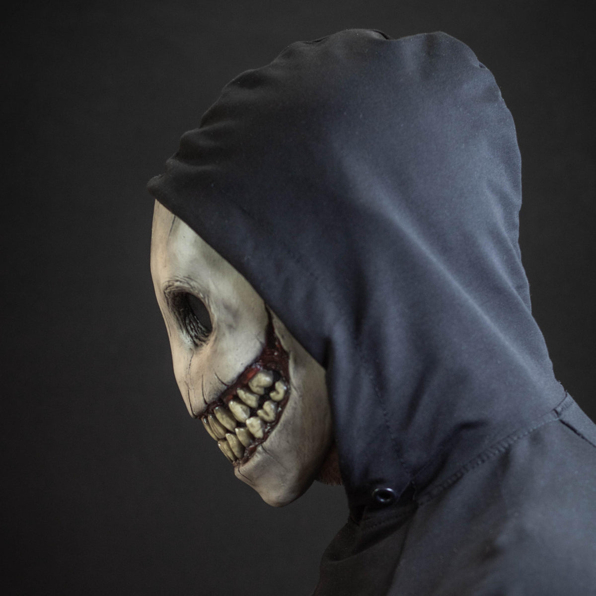 Smiley Face Mask: Halloween Cosplay Costume, Adjustable Fit