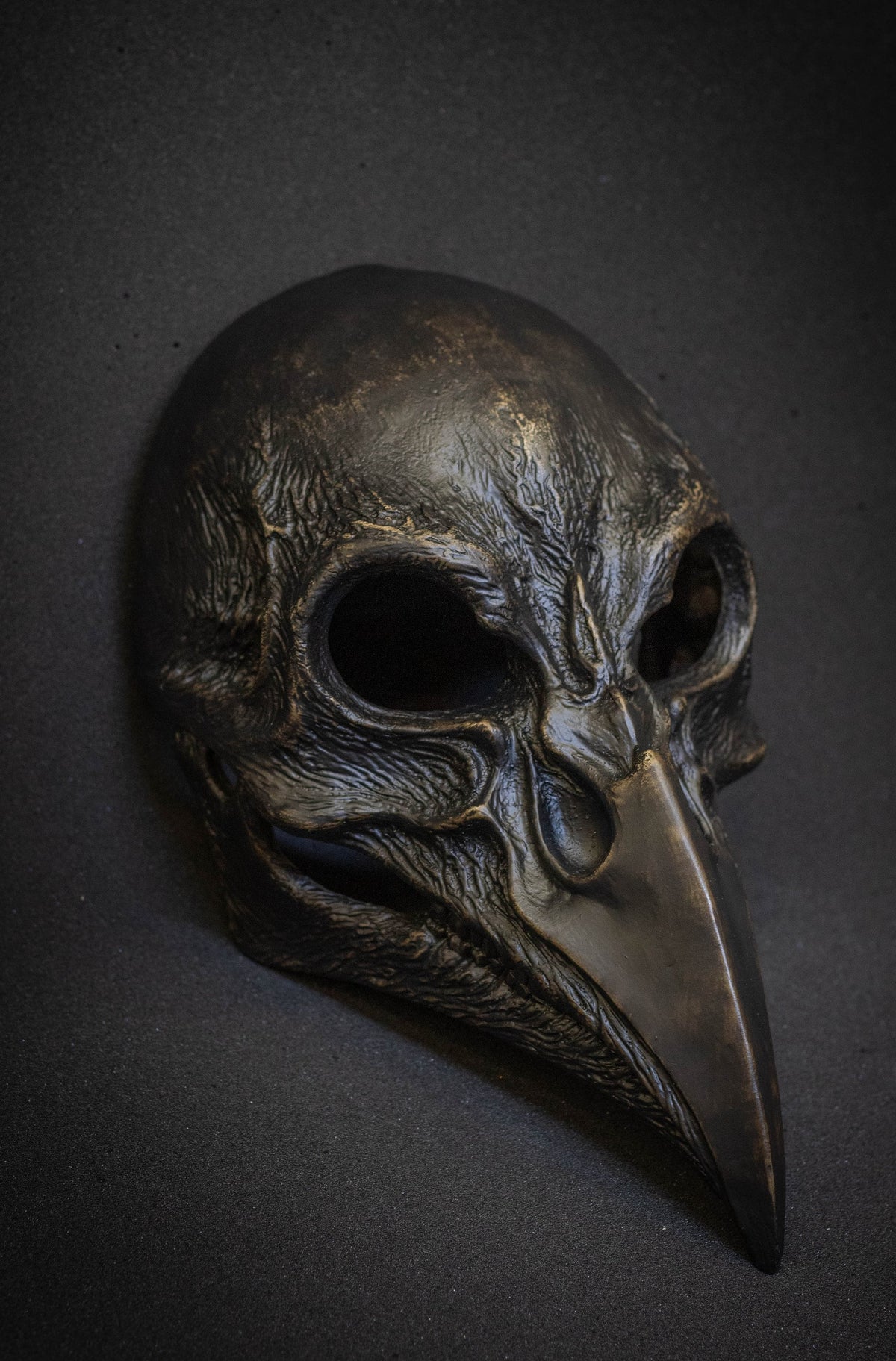 Plague Doctor mask Bird skull with a movable jaw.
