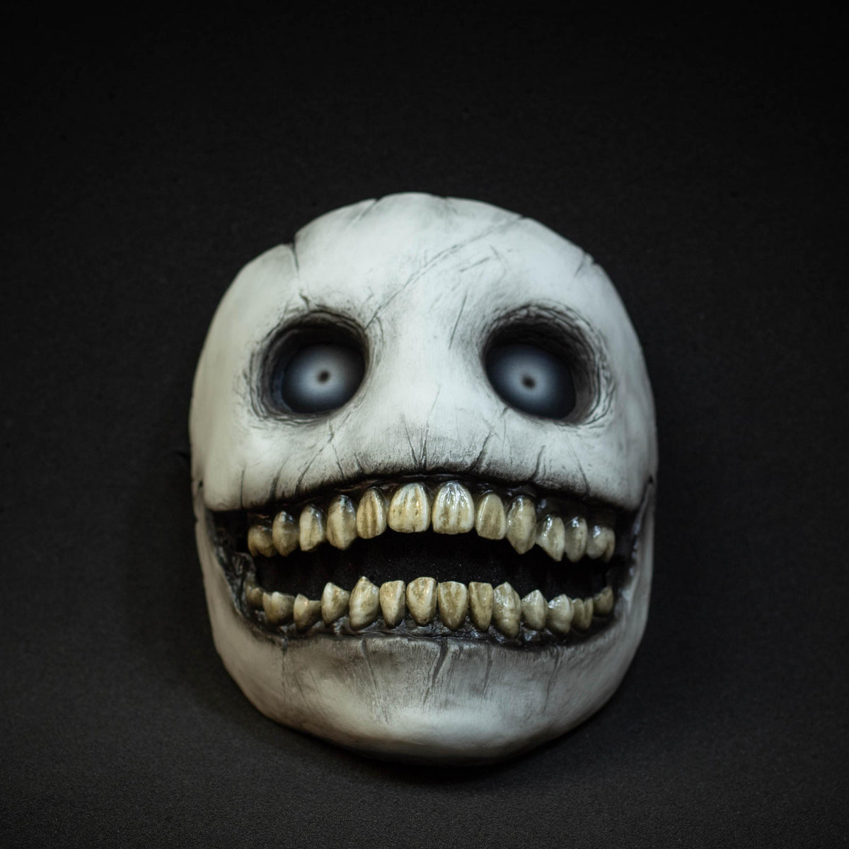 Creepy Smile mask with movable jaw and realistic teeth