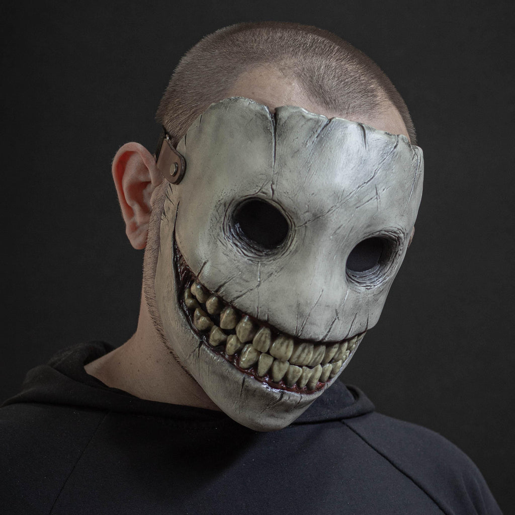 Smiley Face Mask: Halloween Cosplay Costume, Adjustable Fit