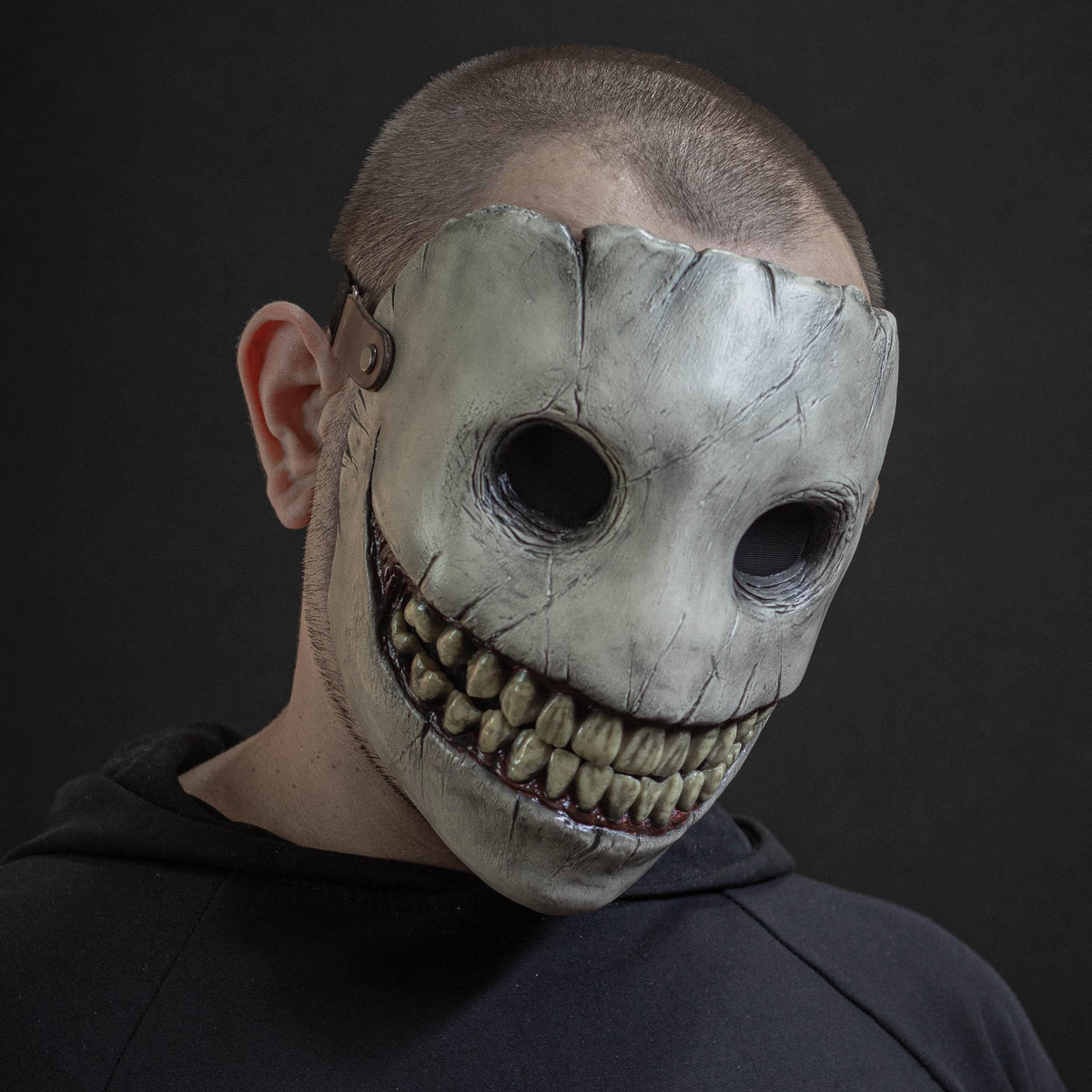 Smiley Face Mask: Halloween Cosplay Costume, Adjustable Fit